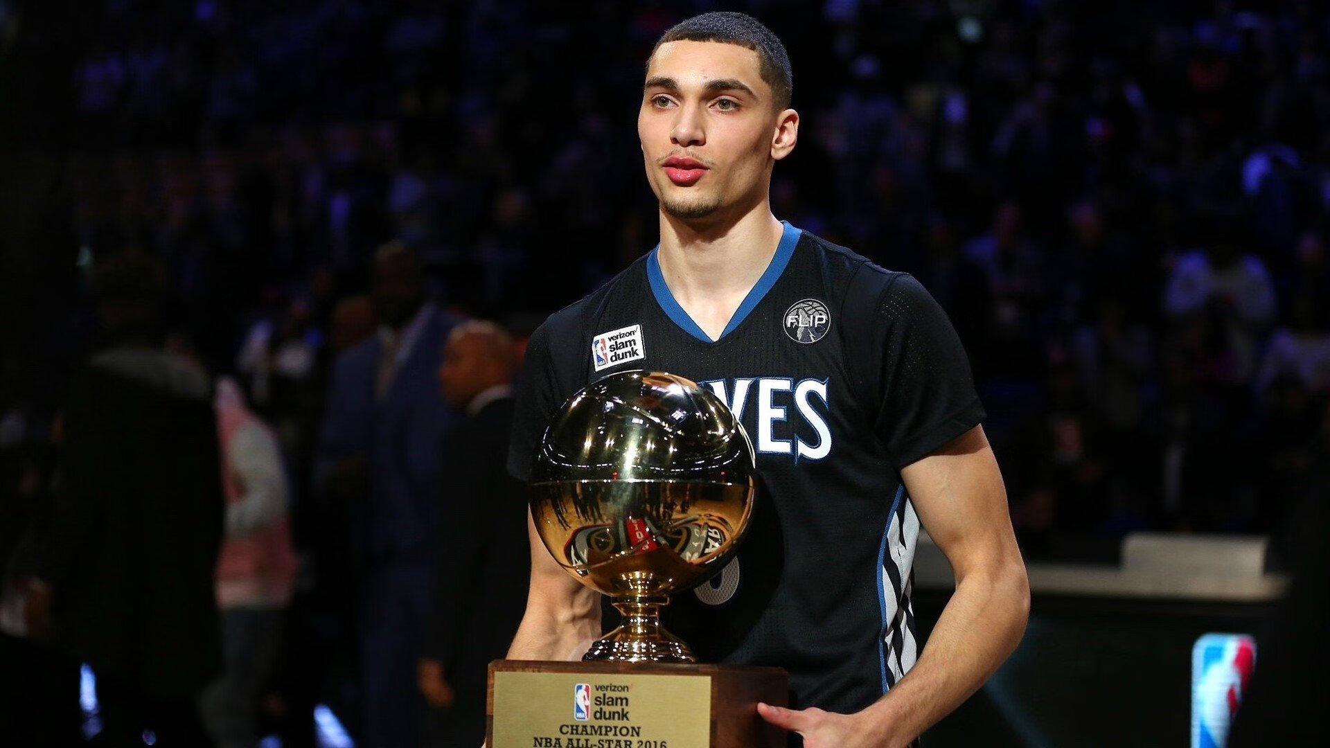 “宽板滑水：东三叉湖赛场让水面上的挑战更具视觉冲击力”