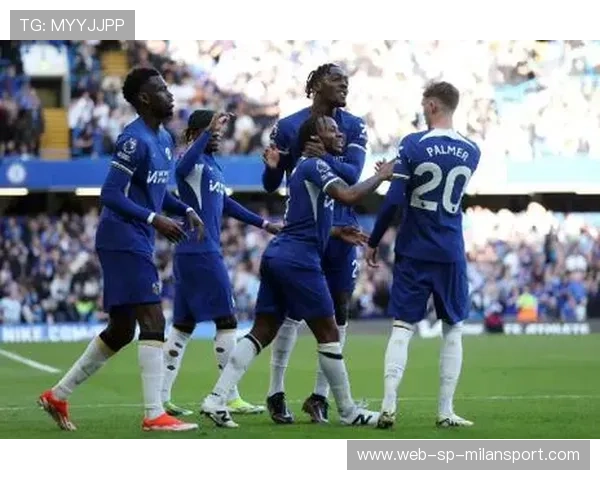 “英超争冠激战正酣，胜负瞬息万变”，“英超”