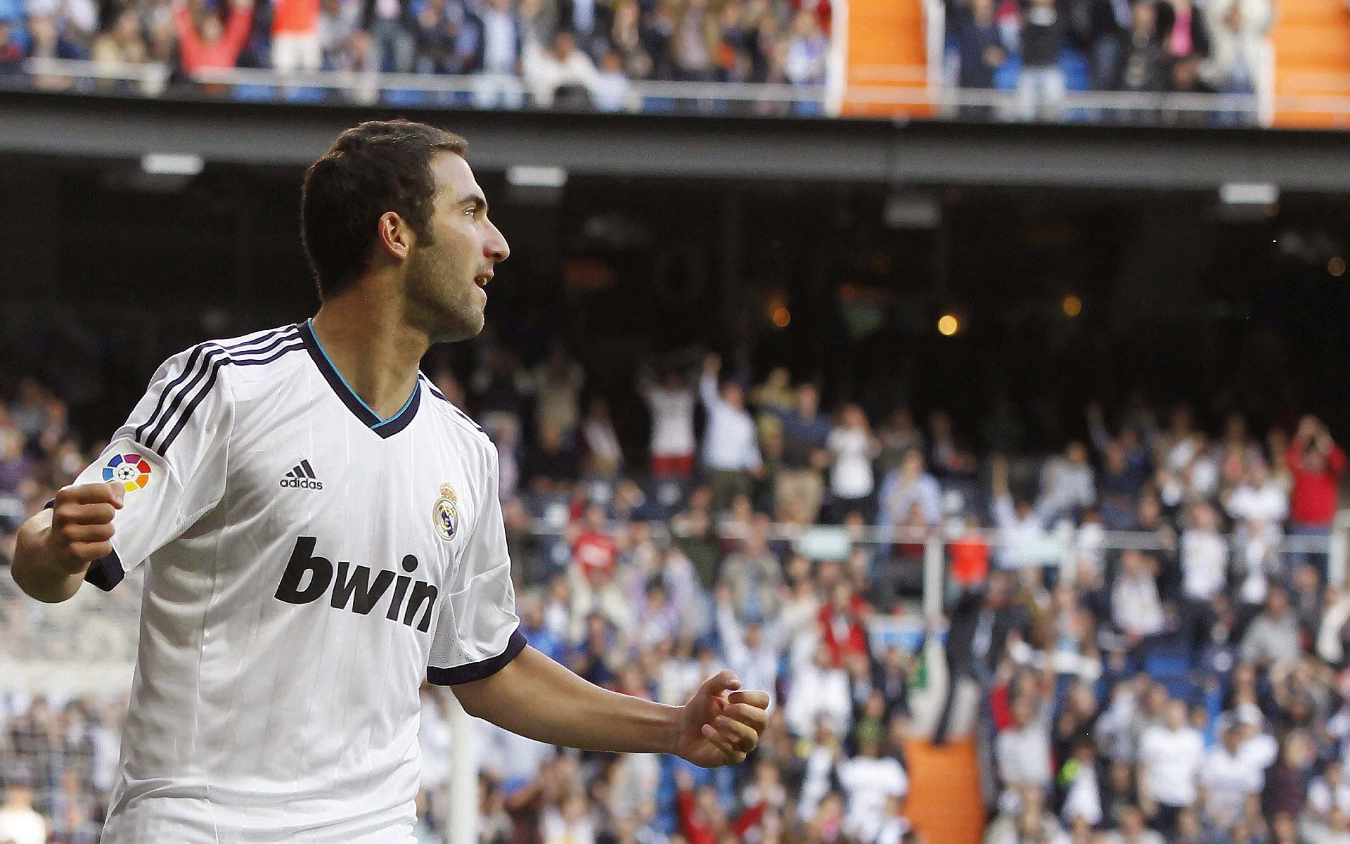 康复中心“拄杖健走赛” 参与者通过努力缩短康复周期